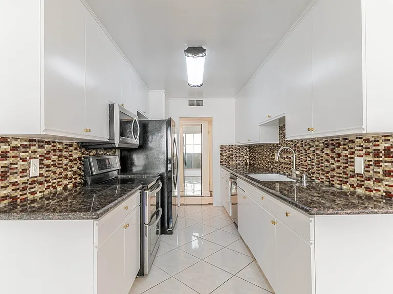 14141 Dickens St #211 — Photo 10