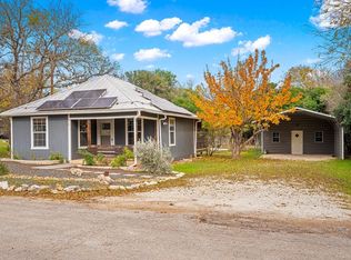 810 14th St, Bandera, TX 78003