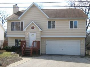 315 Richard Ct, Island Lake, IL 60042
