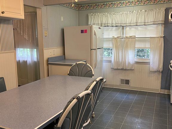 5th image of 1355 Joseph St