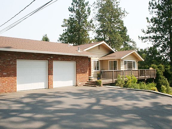 exterior w/2 car garage