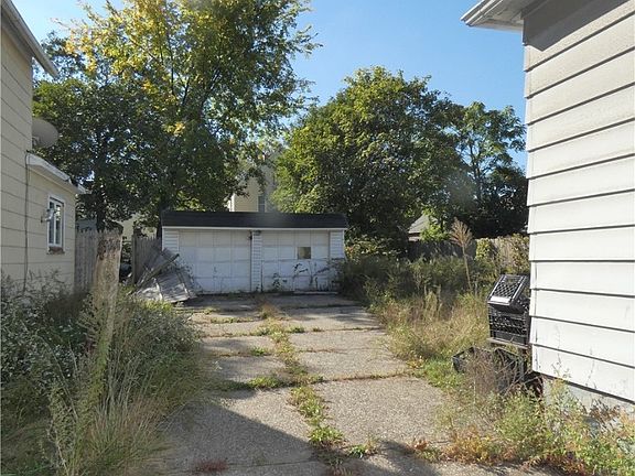 2nd image of 6822 Fleet Ave