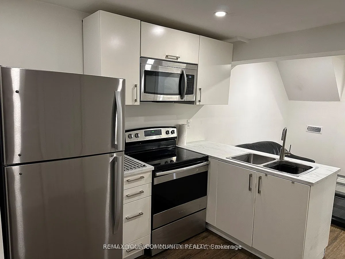 Building Photo - 59 Topham Cres