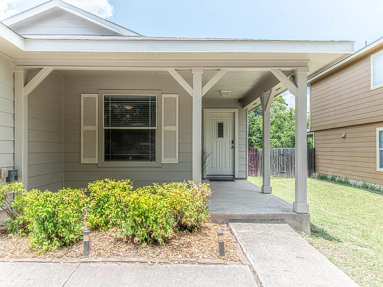 180 Onyx Lake Dr — Photo 3