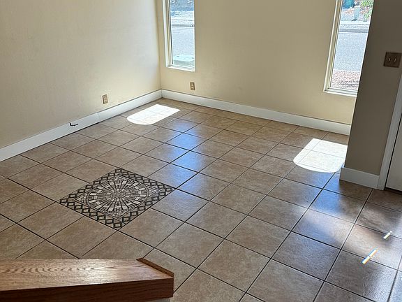 4th image of 1713 Chamisa Rd NE