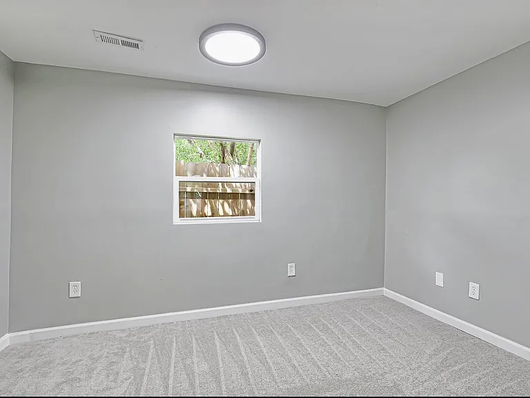 1341 Genessee Ave — Photo 9