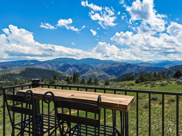 285 Guardian Peak Dr, Livermore, CO 80536