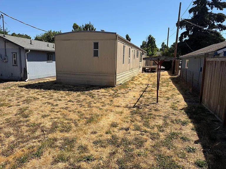 1566 Laura St — Photo 13