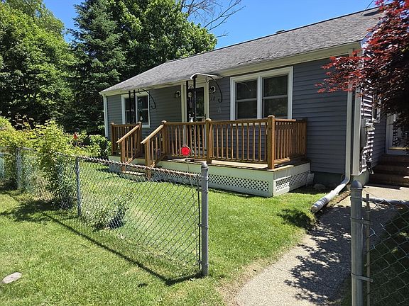 3rd image of 18 Grant St