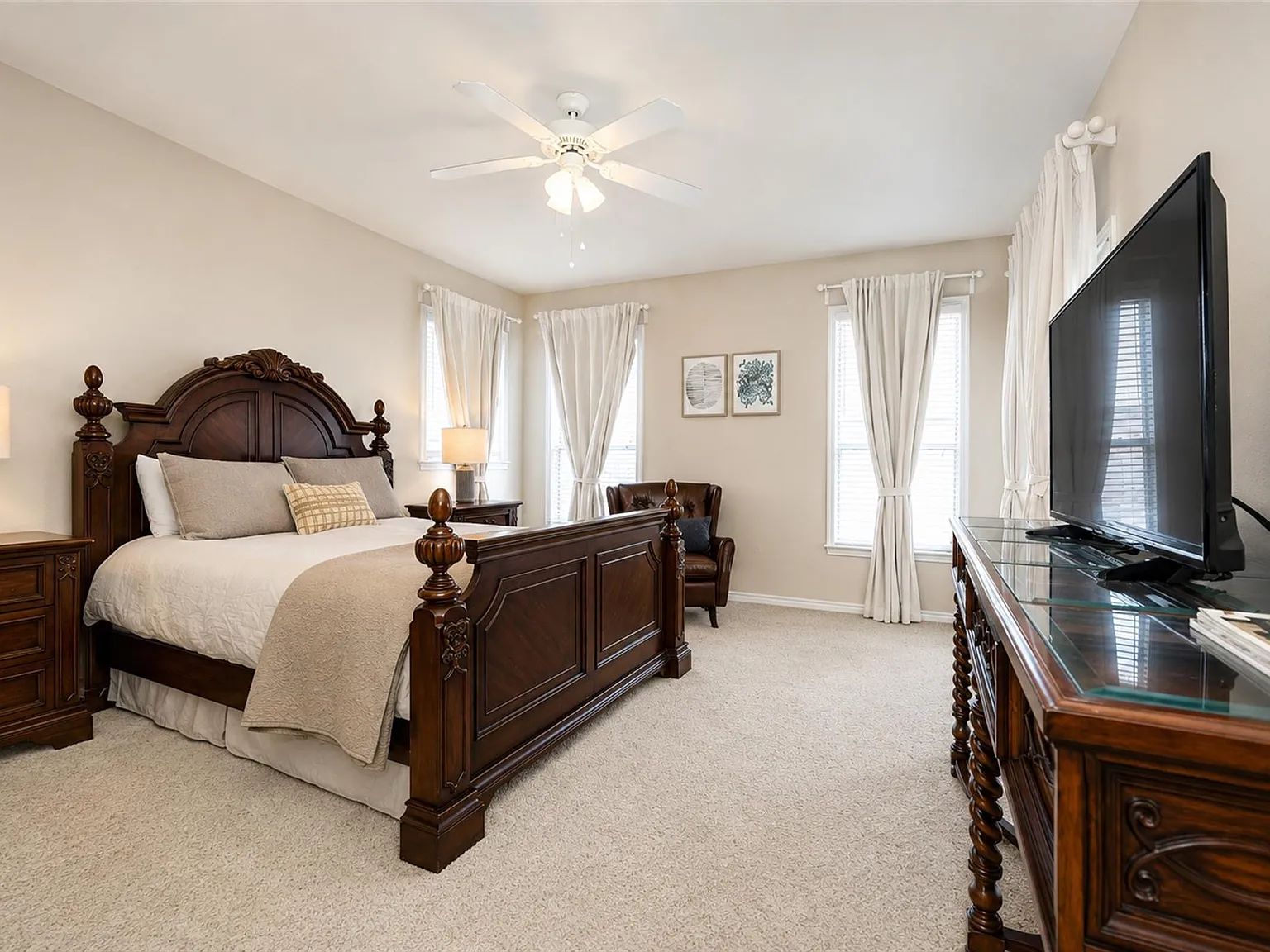 3 bed, 2.0 bath, 1817 sqft, $3,450 — Photo 4