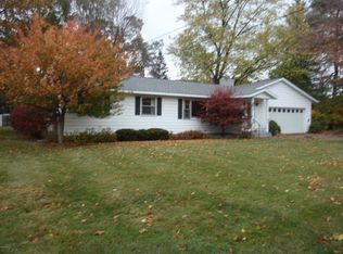 409 S Lake Ave, Spring Lake, MI 49456
