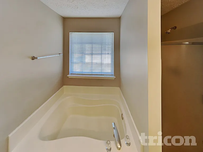 4586 Darrowby Dr — Photo 8