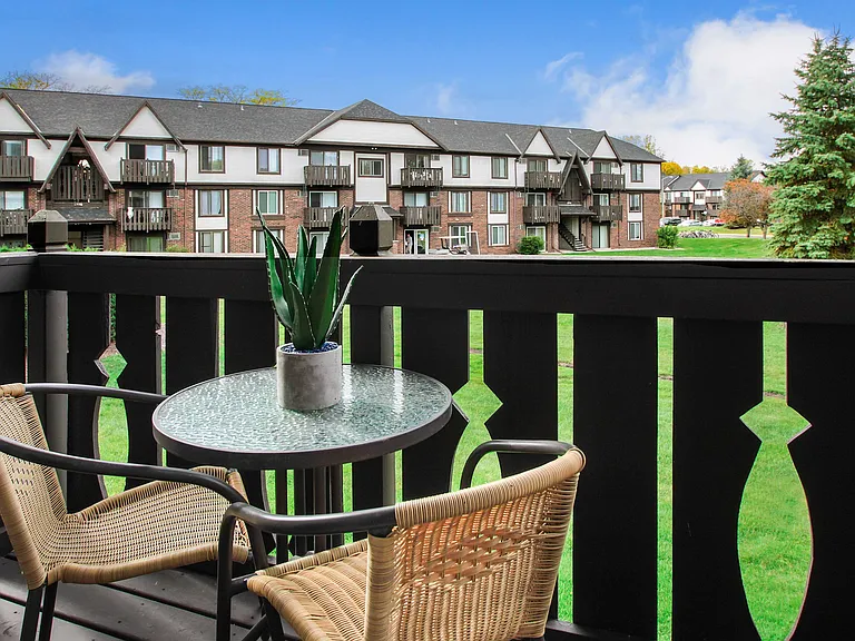 Creekwood Apartments Patio And Exterior View