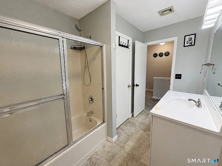 594 E Center St #H — Photo 8