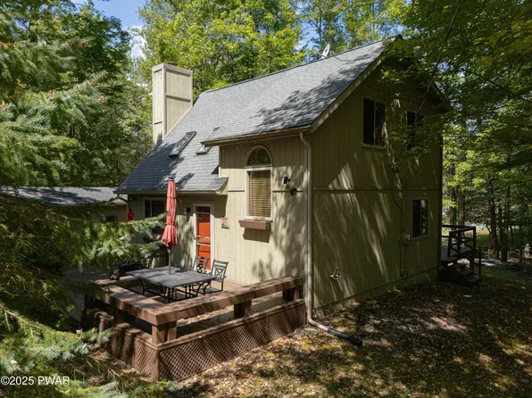 1125 Red Hawk Dr, Lake Ariel, PA 18436