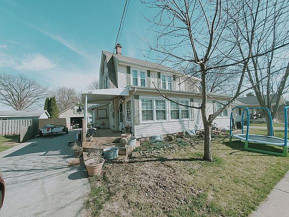 3rd image of 723 S River St