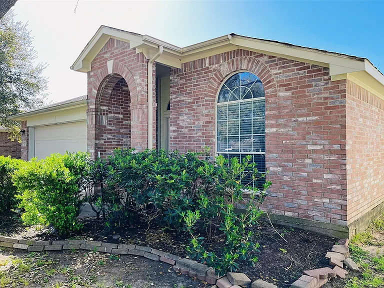19335 Little Pine Ln — Photo 2