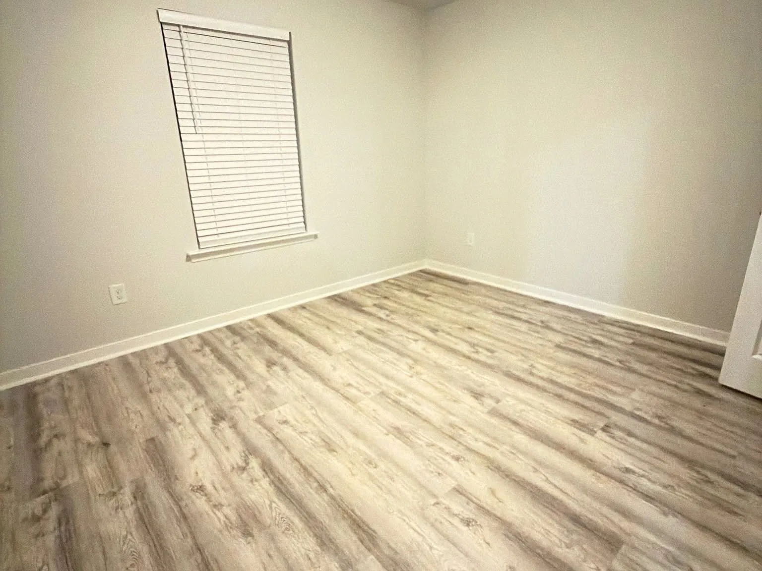 4 bed, 3.5 bath, 2867 sqft, $950 — Photo 4