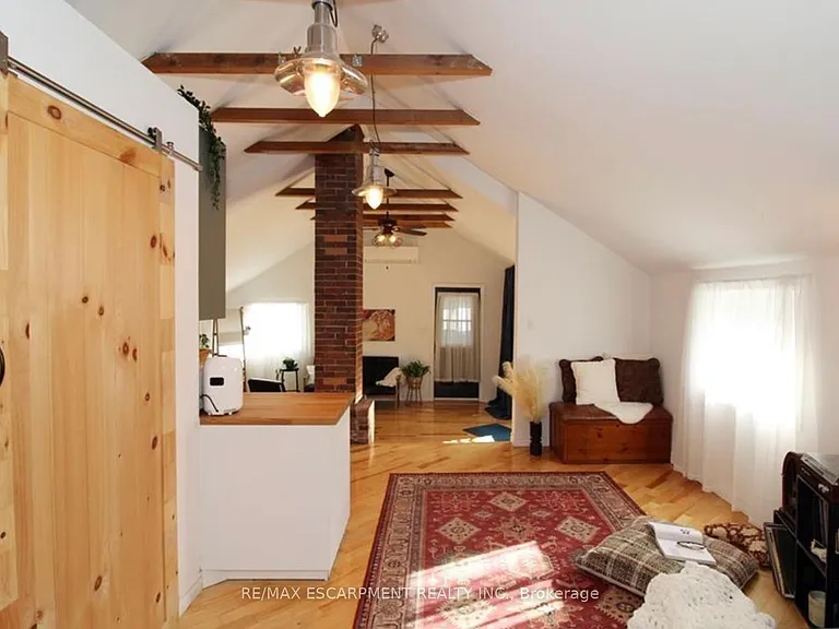 32 Rodman St #UPPER — Photo 2