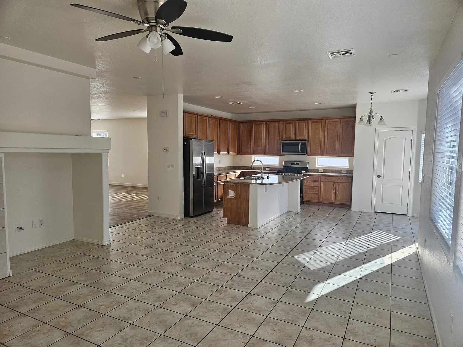 5 bed, 3079 sqft, $2,200 — Photo 4