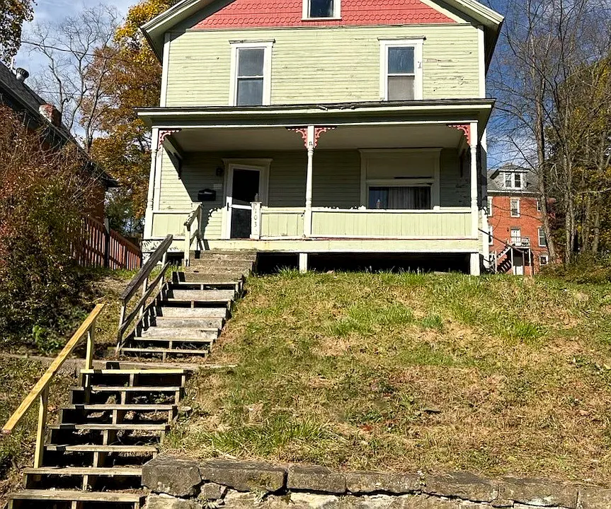 103 S Pickering St