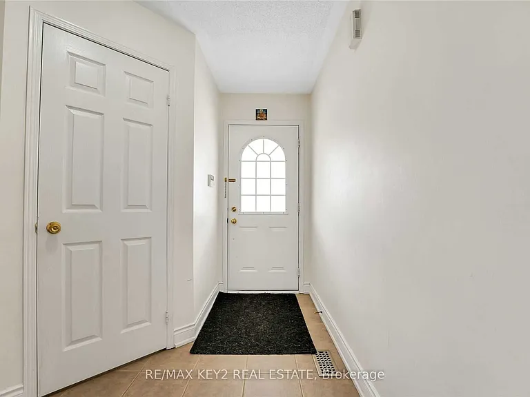 633 Caboto Trl — Photo 6