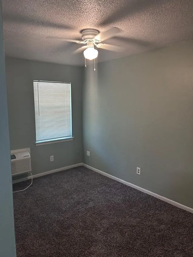 610 W Lucas Dr — Photo 2