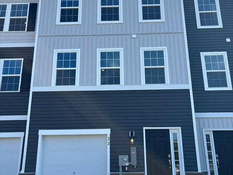 22 Forest Park Dr — Photo 1