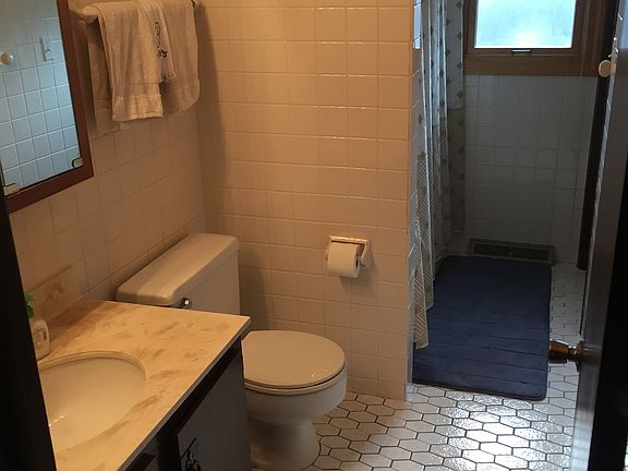 4th image of 15960 Ozark Ave