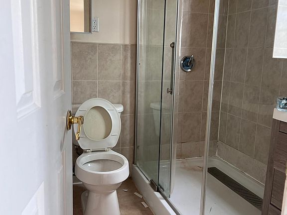 2nd image of 2143 Norton Ave Floor 1
