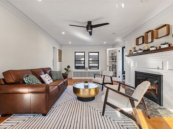 3rd image of 424 Brook Rd