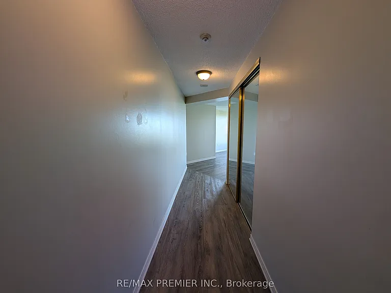 5 Concorde Pl #2809 — Photo 2