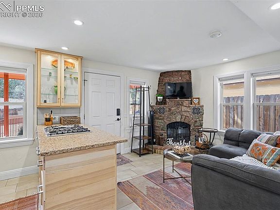 5th image of 1702 1/2 W Cheyenne Rd