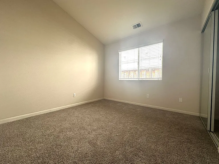 432 Apple Hill Dr — Photo 13