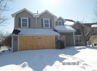 139 N Crooked Lake Ln, Lindenhurst, IL