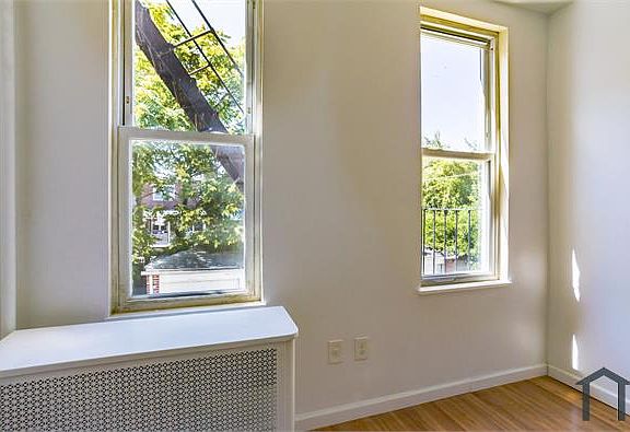 5th image of 1022 E 219th St APT 2