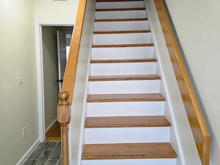 8 Rollins Ct — Photo 22