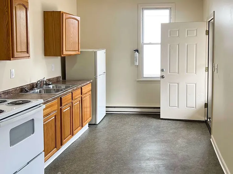 1401 Willow St — Photo 3