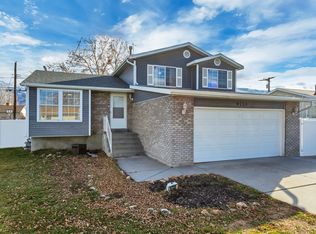 9733 Quindaro Rd, Sandy, UT 84070