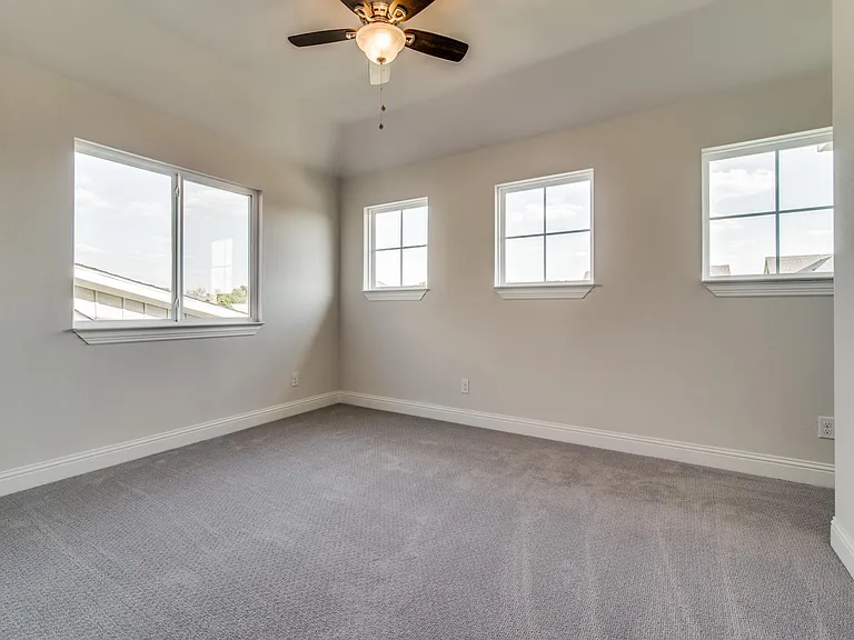 731 Mulberry Ct — Photo 9