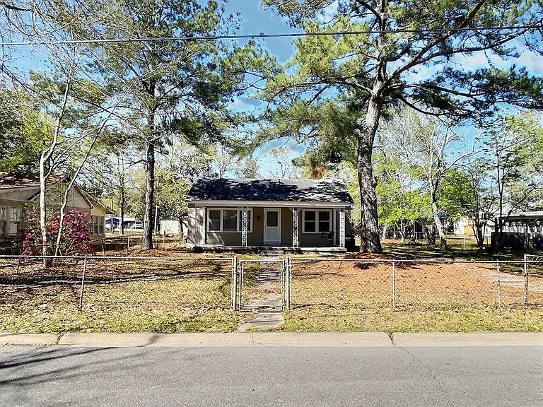 1505 Bowen Ave — Photo 2