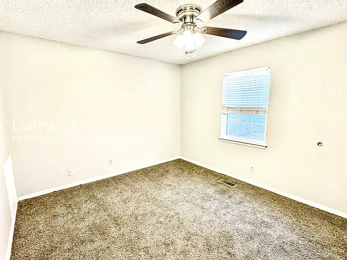 1756 S Pine Ave — Photo 23