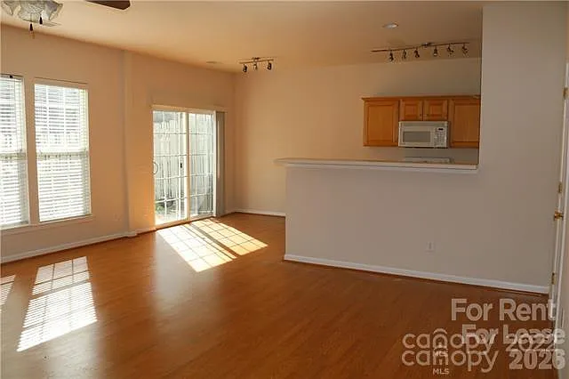 8115 Kincaid Ct — Photo 8