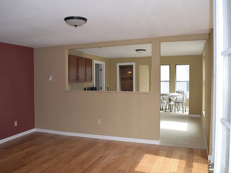 100 Walnut St — Photo 17