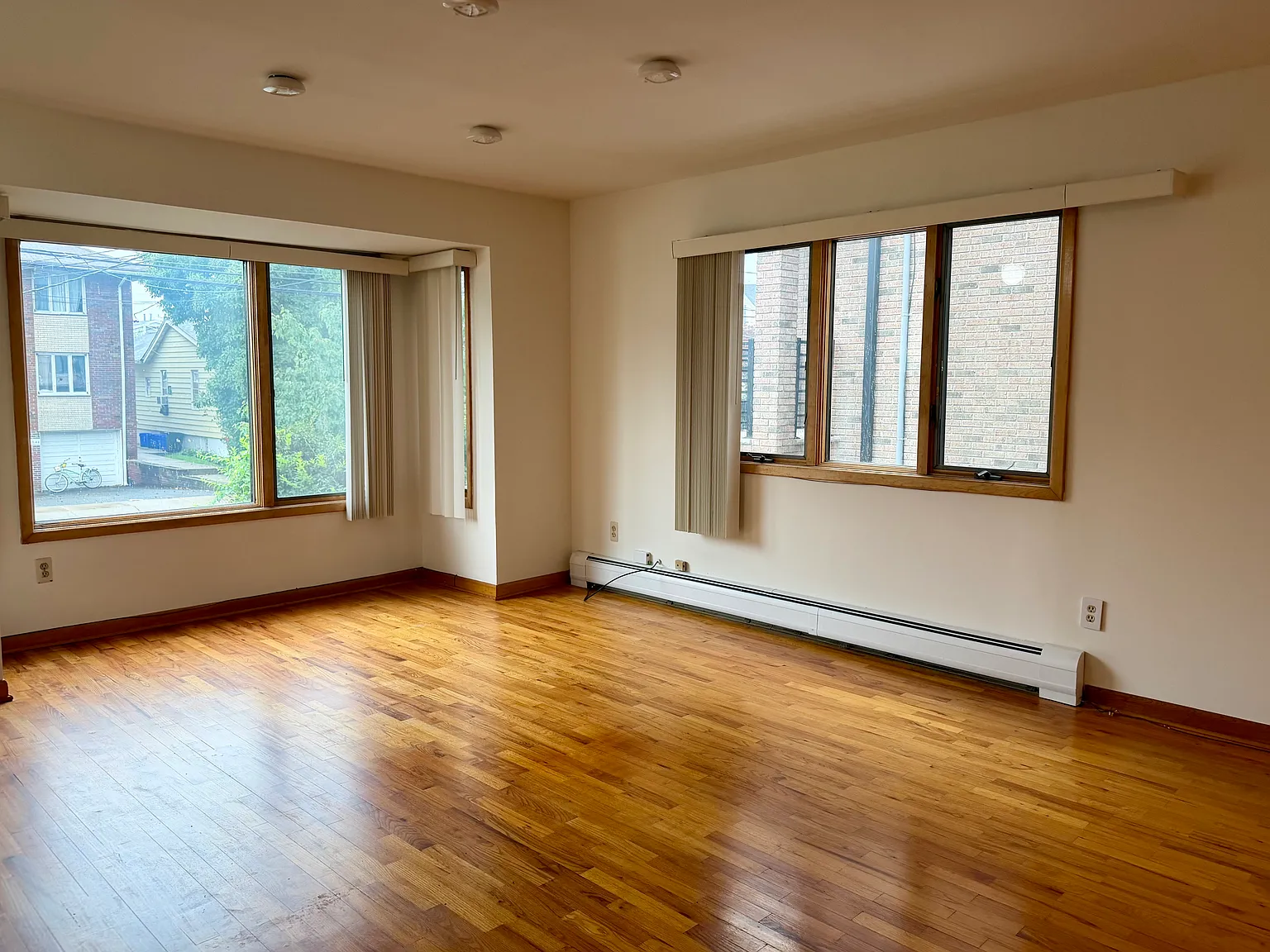 4 bed, 3.5 bath, 2051 sqft, $4,000 — Photo 3