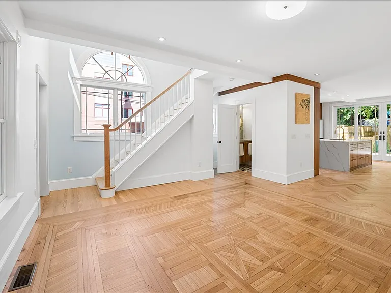 51 Main St #51 — Photo 21