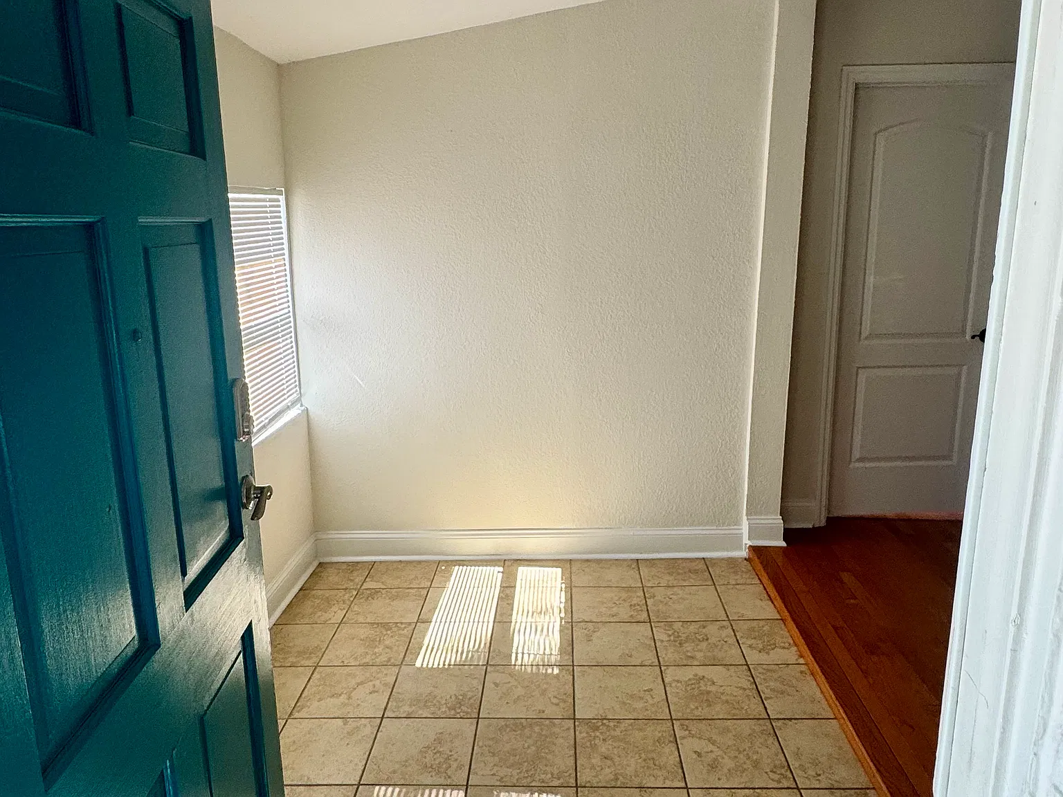 2 bed, 886 sqft, $2,550 — Photo 2