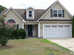5653 Seafield Ln, Hope Mills, NC 28348