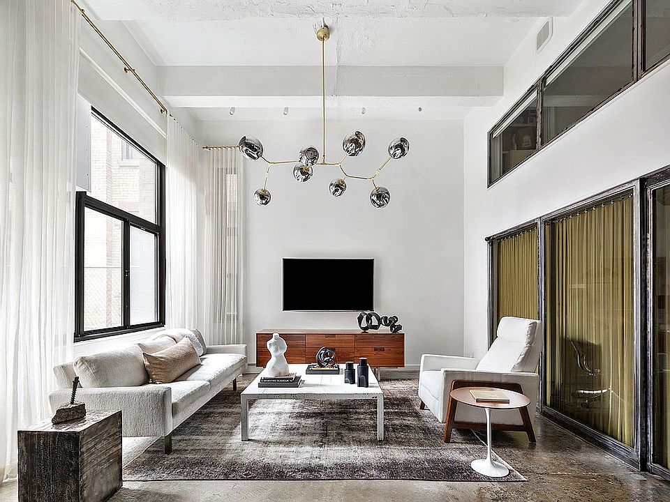 1st image of 529 W 42nd St APT 2D