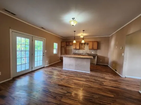 503 N 10th St, Estherville, IA 51334